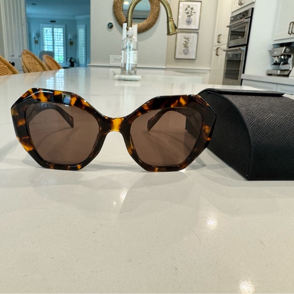 Authentic Prada polarized Sunglasses - Picture 7 of 7
